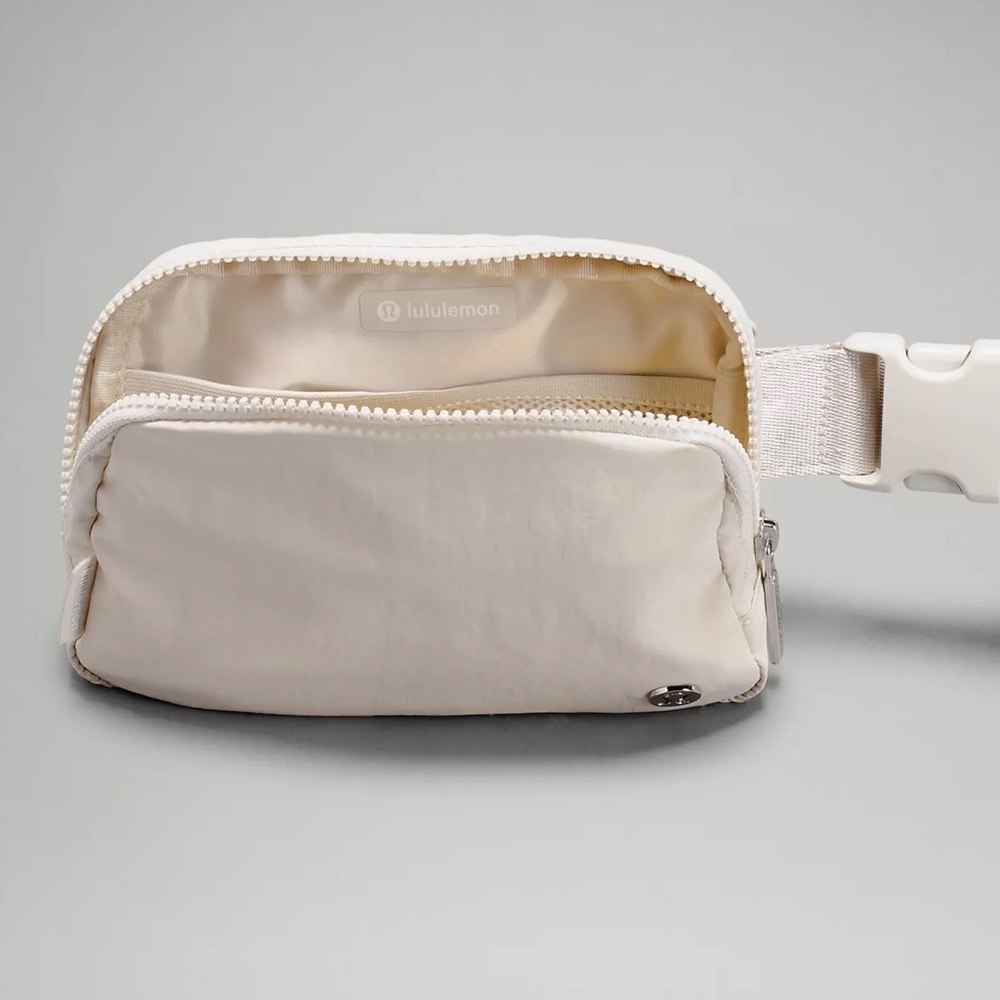 Everywhere Belt Bag in White Opal- Brand New - Picture 4 of 7
